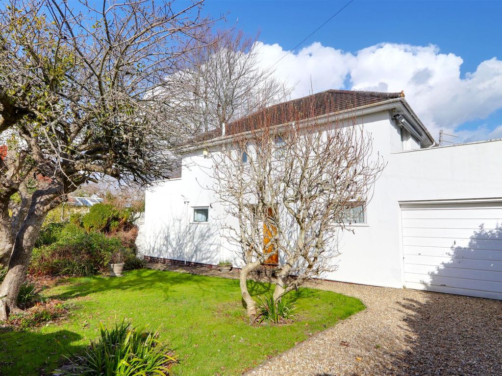 3 bed detached house for sale in Uplands Road, Saltford, Bristol BS31