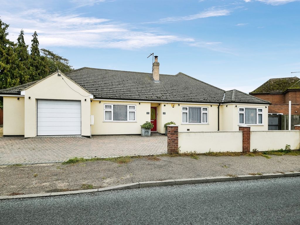 3 bed detached house for sale in Furlong Road, Stoke Ferry, King's Lynn