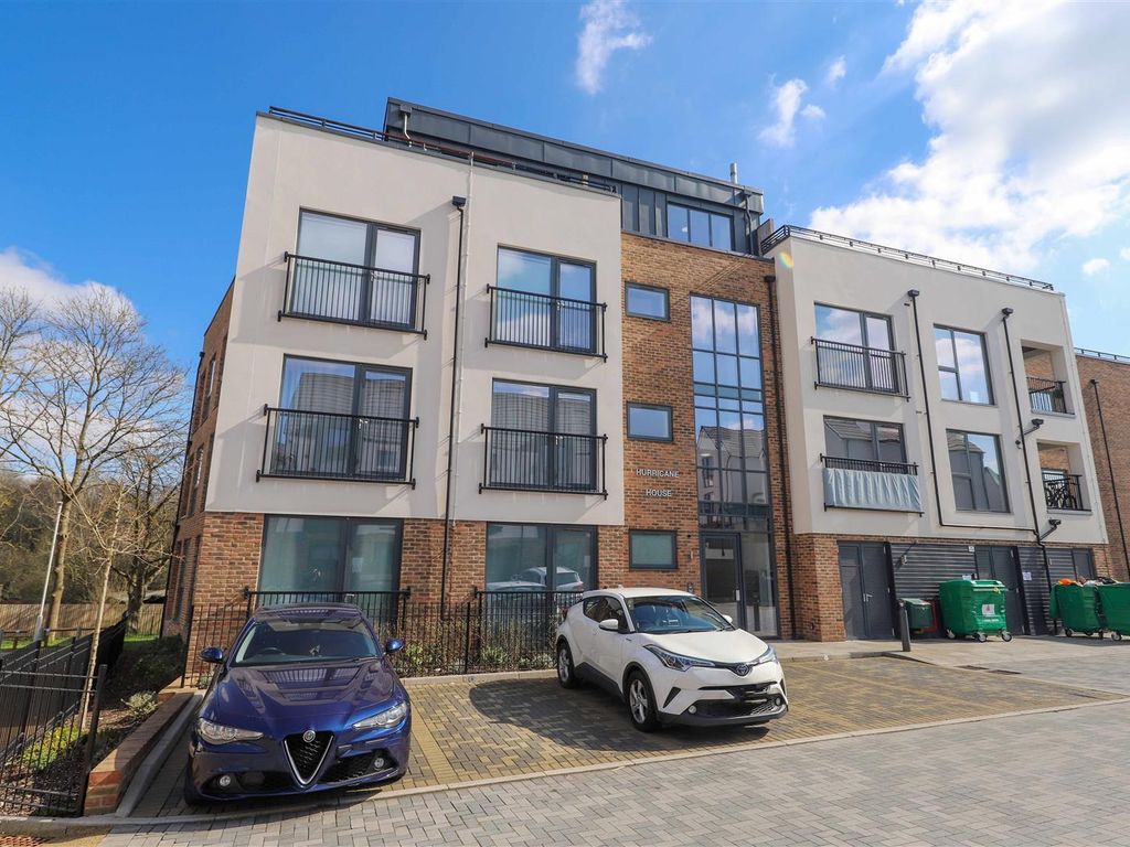 2 bed flat for sale in Kenley Place, Uxbridge UB10, £425,000 Zoopla