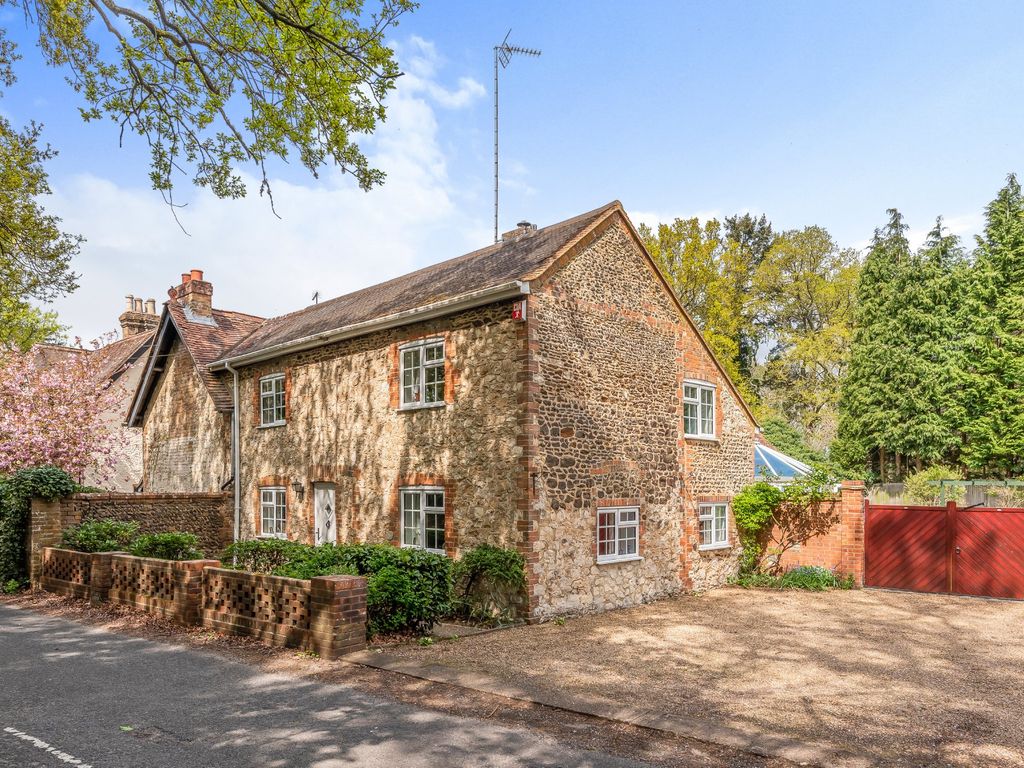 4 bed semidetached house for sale in Sands Road, The Sands, Farnham