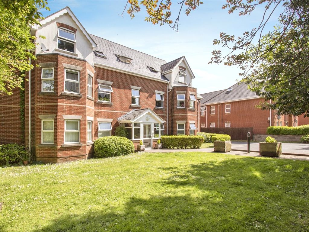 2 bed flat for sale in Alton Road, Bournemouth BH10, £230,000 Zoopla