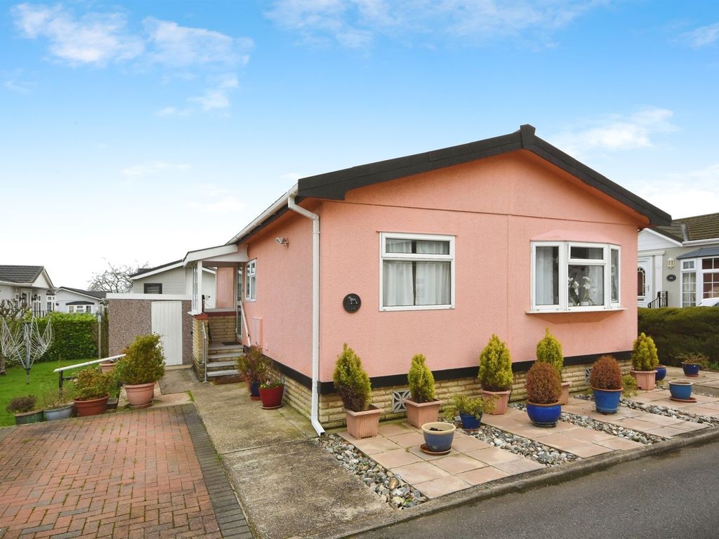2 bed mobile/park home for sale in Kingsmead Park, Coggeshall Road
