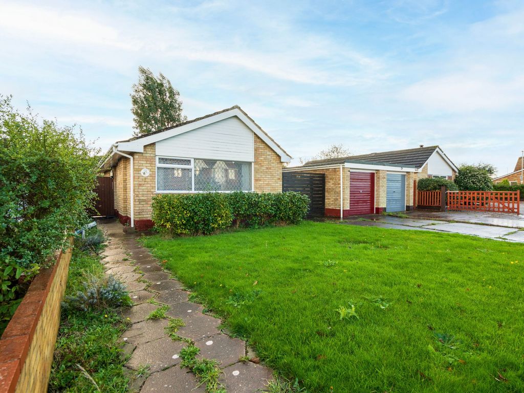 3 bed detached bungalow for sale in Colville Road, Lowestoft NR33, £