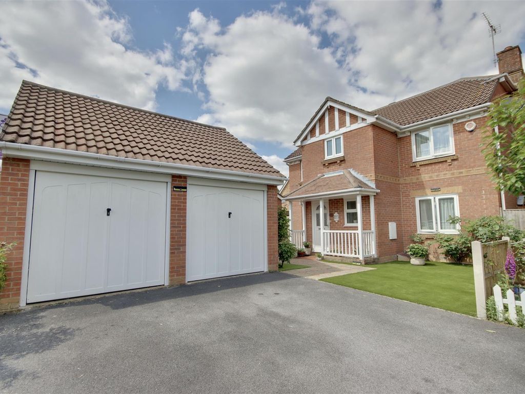 4 bed detached house for sale in Kipling Close, Whiteley, Hampshire