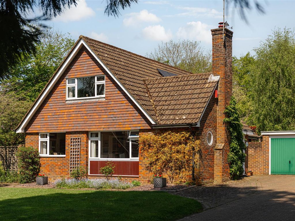 4 bed detached bungalow for sale in The Priory, Godstone RH9, £825,000