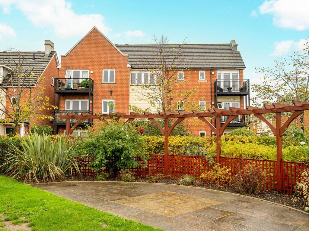 Henage Lane, Woking GU22