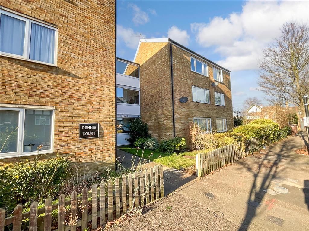 2 bed flat for sale in Fernhill Court, London E17, £375,000 Zoopla