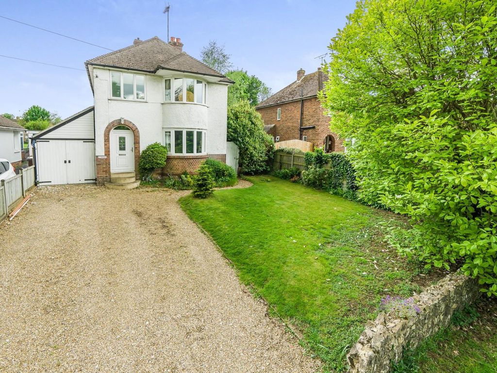 4 bed detached house for sale in Faversham Road, Kennington, Ashford