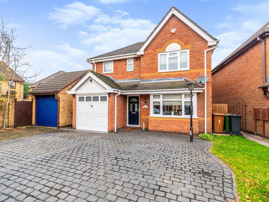 4 bed detached house for sale in Lambourn Road, Willenhall WV13, £