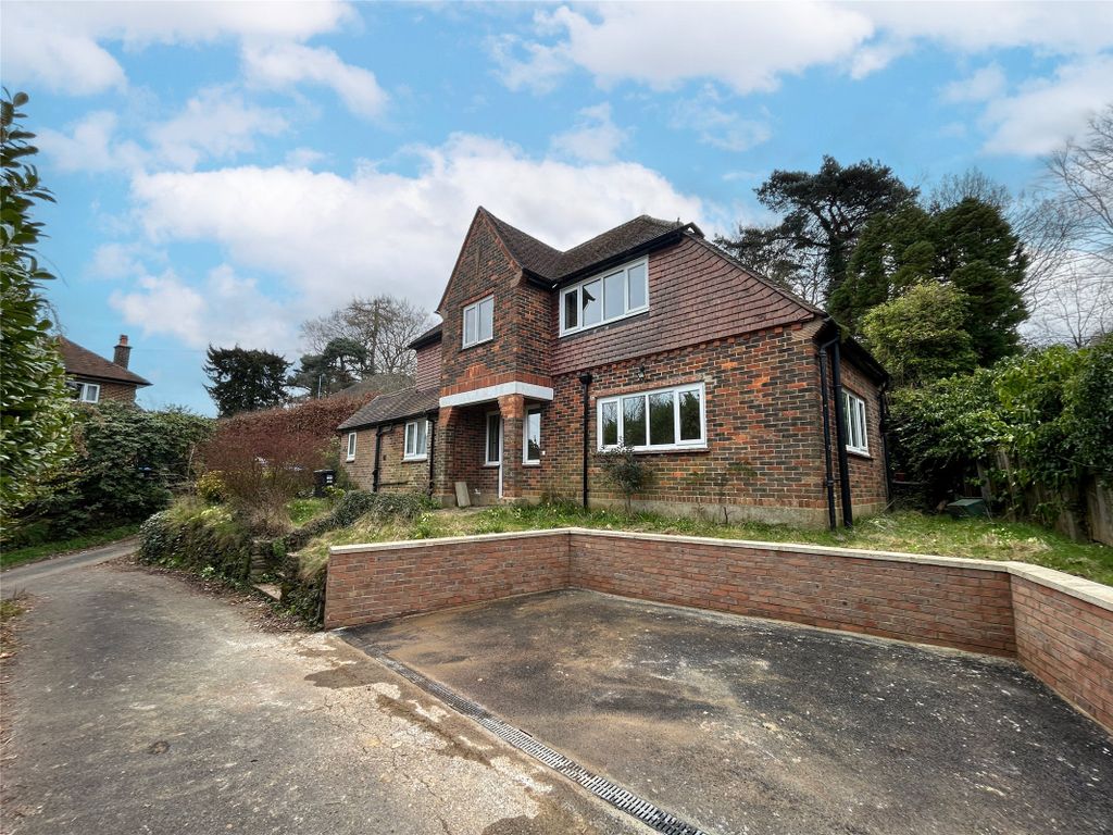 4 bed detached house for sale in Westerham Road, Oxted, Surrey RH8, £