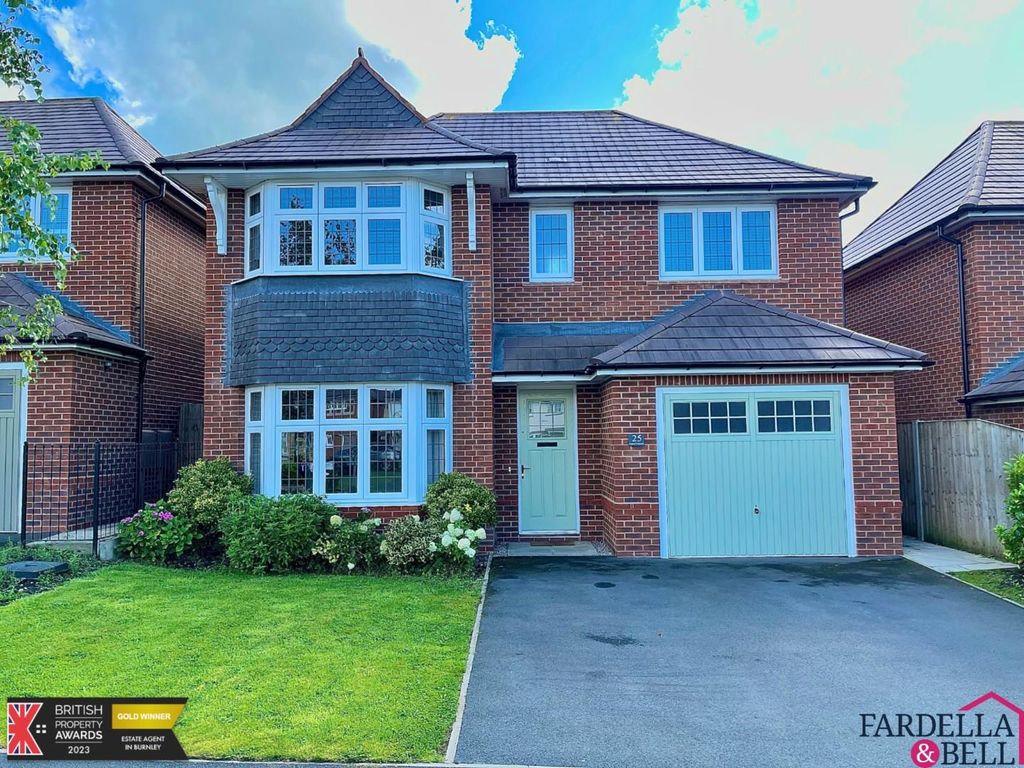 3 bed detached house for sale in Aspen Crescent, Barrow, Clitheroe BB7