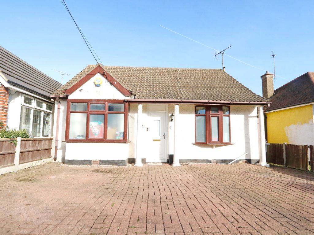 3 bed detached bungalow for sale in Church Road, Hadleigh, Essex SS7, £