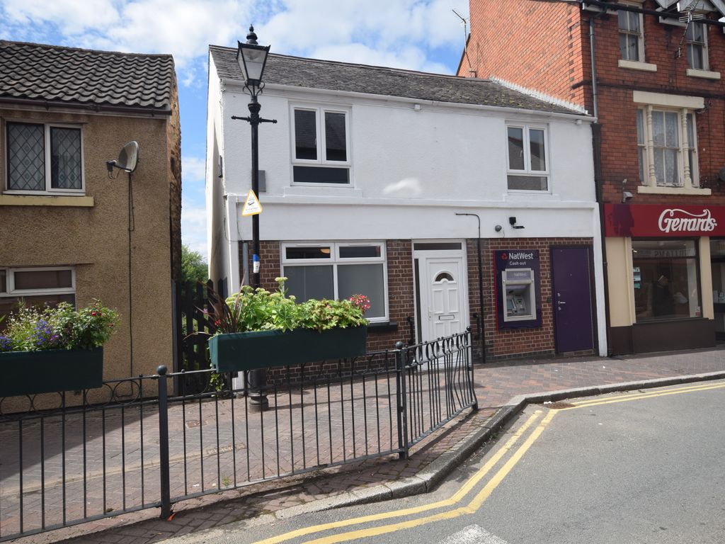 2 bed detached house to rent in Market Street, Rhosllanerchrugog