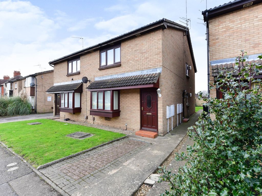 2 bed for sale in Beech Avenue, Abington, Northampton NN3, £