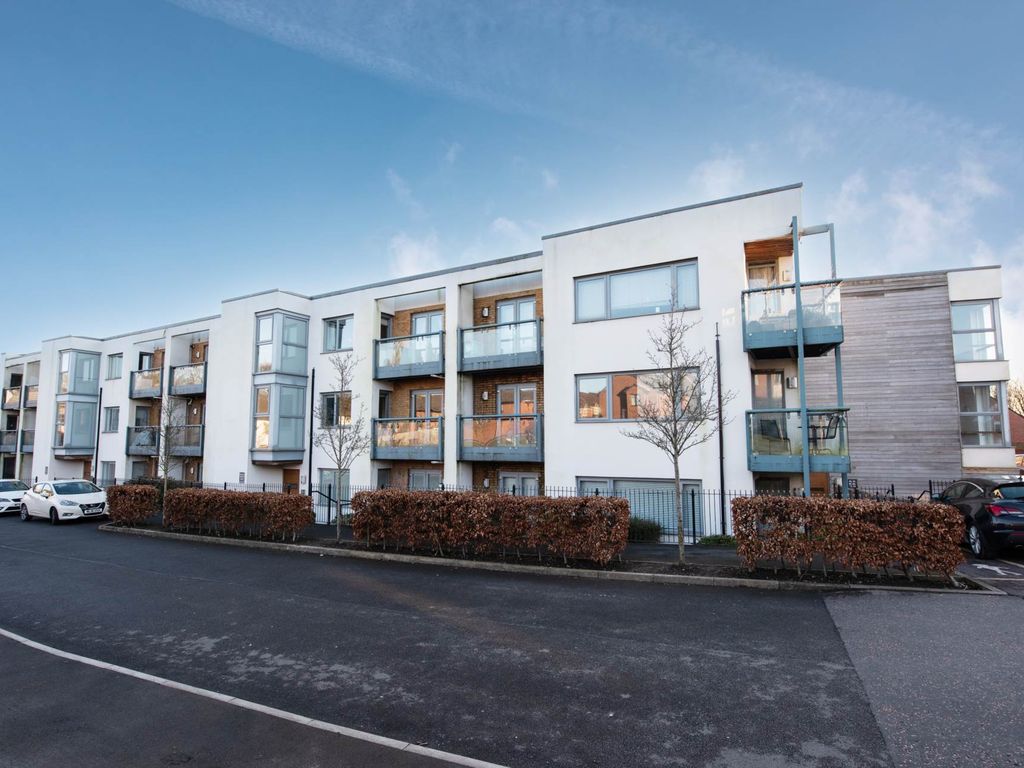 2 bed flat to rent in Christie Lane, Salford M7, £875 pcm Zoopla