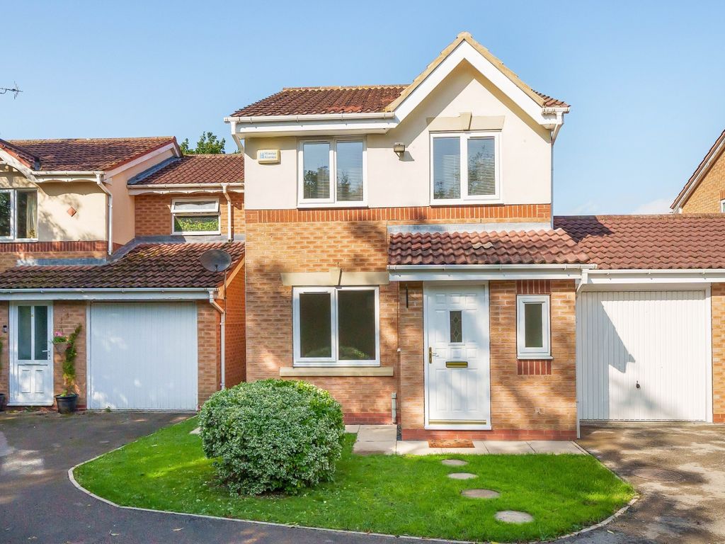 3 bed detached house for sale in Woodland Chase, York YO30, £325,000 Zoopla