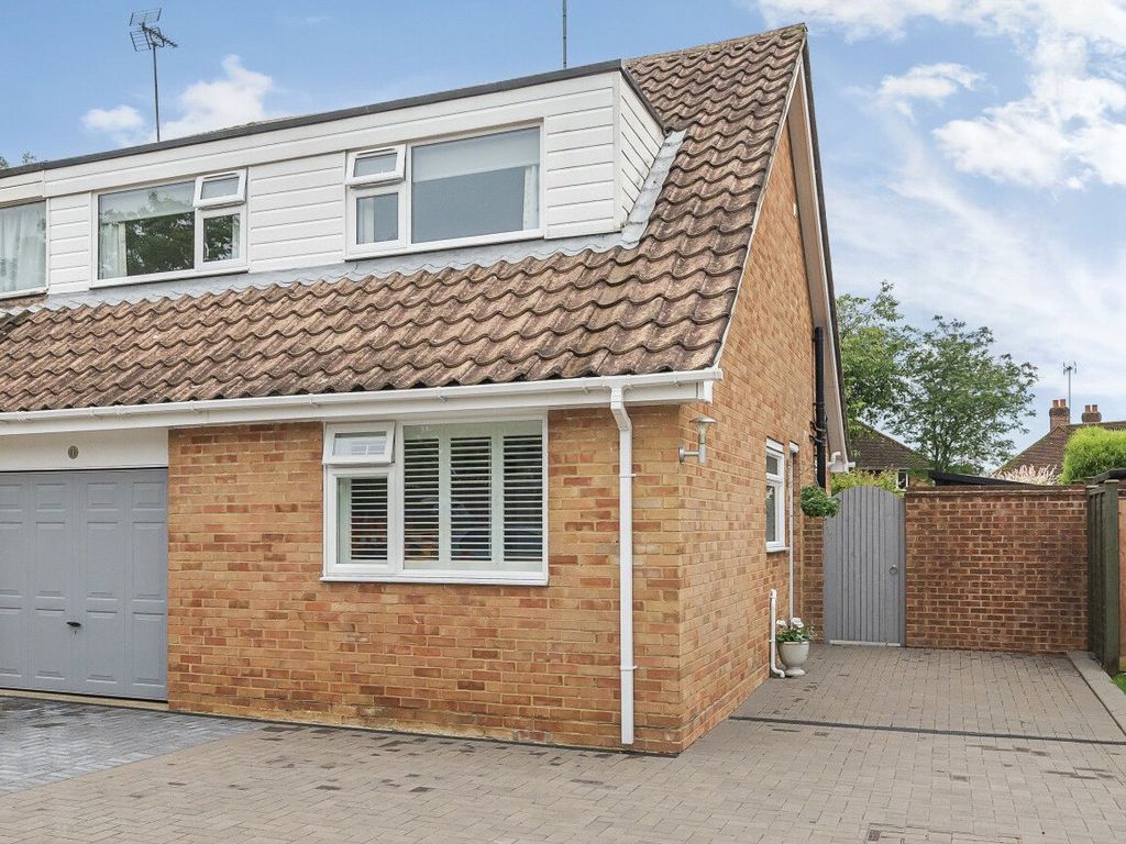 3 bed semidetached house for sale in Summerlands, Cranleigh GU6, £