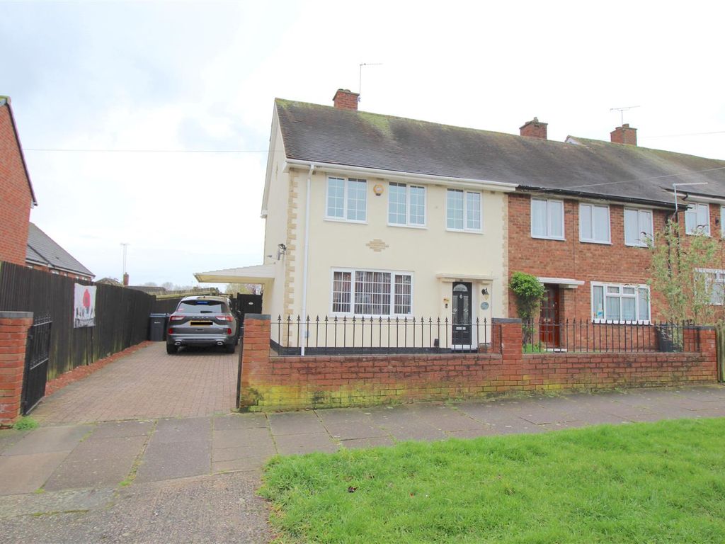 3 bed end terrace house for sale in Rotherfield Road, Sheldon