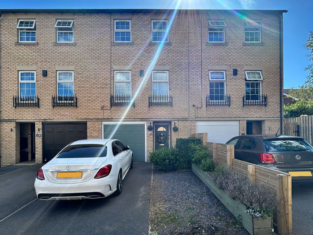 3 bed town house for sale in Bretton Close, Brierley, Barnsley S72, £