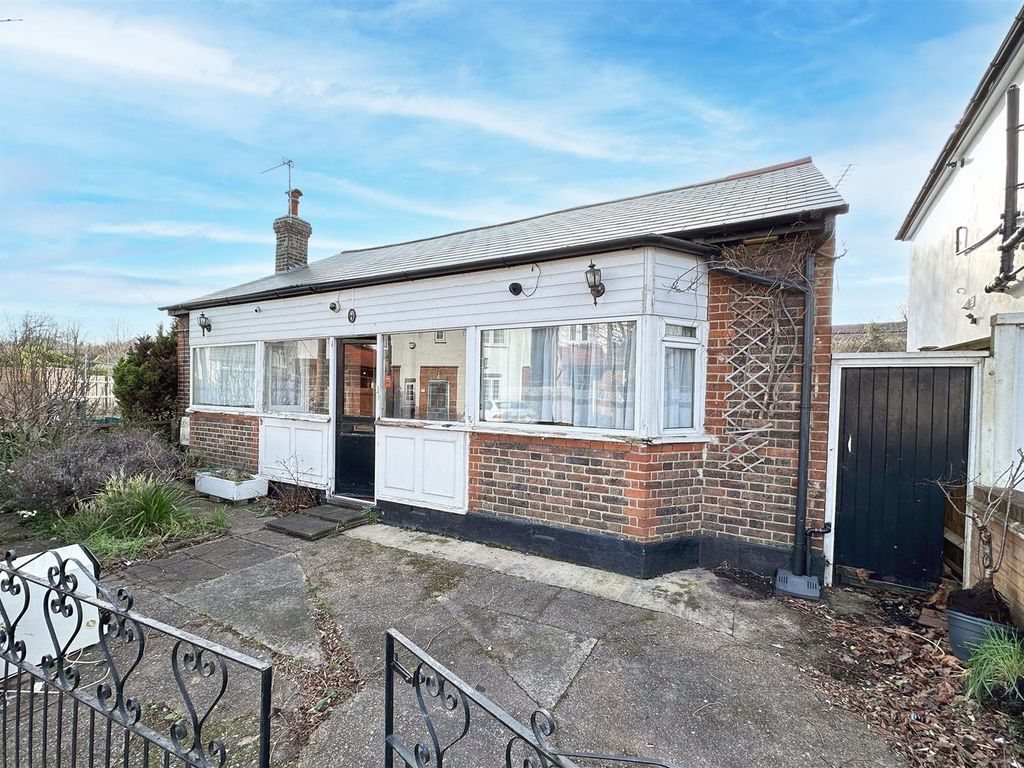 3 bed detached bungalow for sale in The Bungalows, Streatham Road