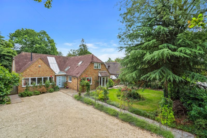 5 bed detached house for sale in The Avenue, Bourne End SL8, £1,750,000
