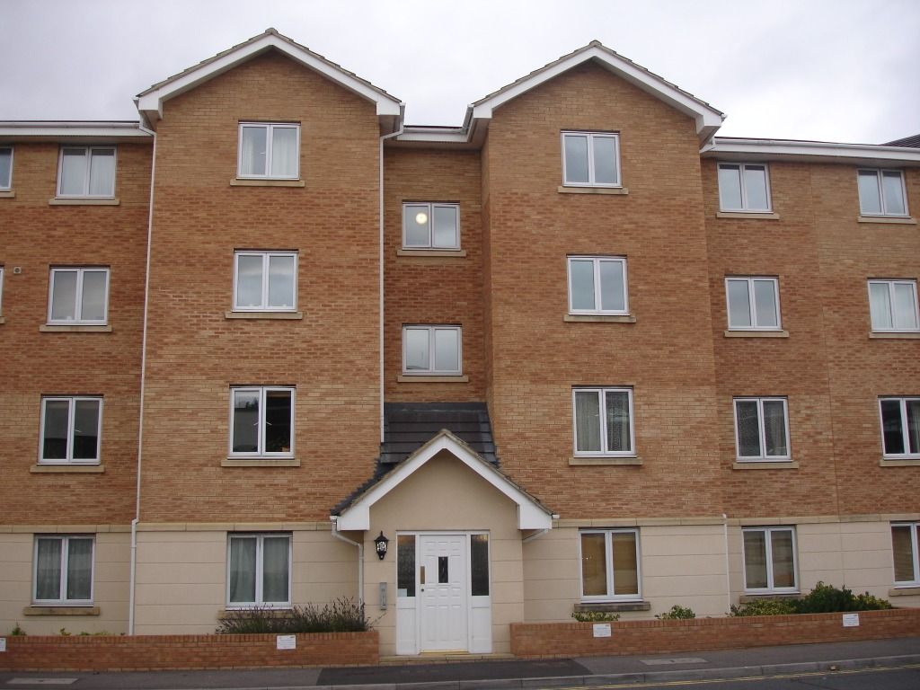 2 bed flat to rent in Banyard Close, Hesters Way, Cheltenham GL51 Zoopla
