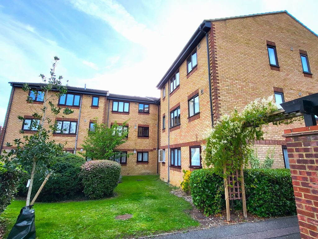 1 bed flat for sale in Sandown Road, Watford WD24, £200,000 Zoopla