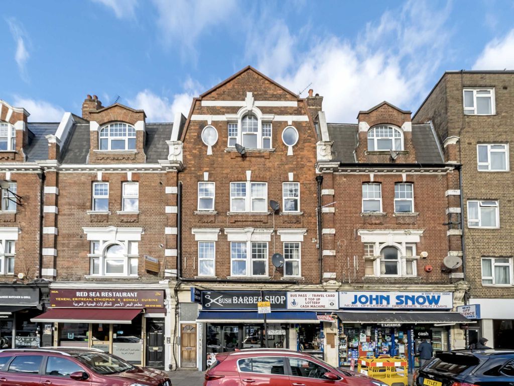 3 bed flat to rent in Uxbridge Road, London W12, £2,600 pcm Zoopla