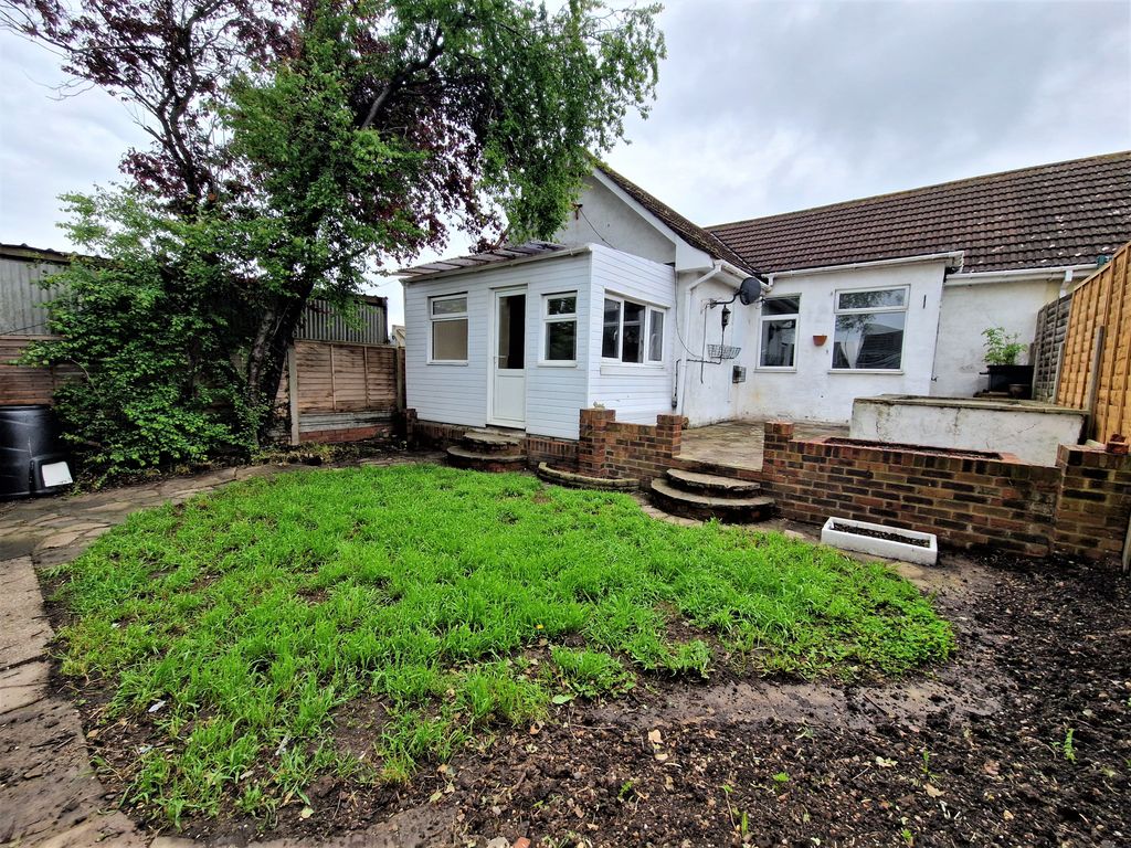 2 bed bungalow to rent in Kents Hill Road, Benfleet SS7 Zoopla
