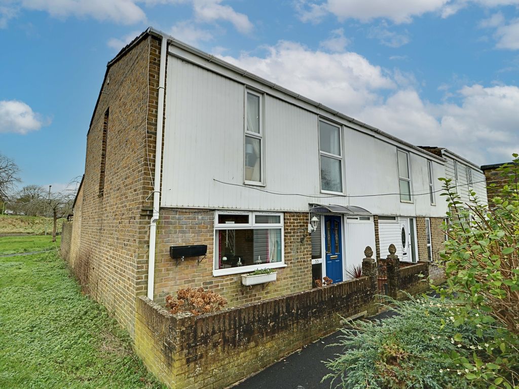 3 bed terraced house for sale in Cairngorm Close, Basingstoke
