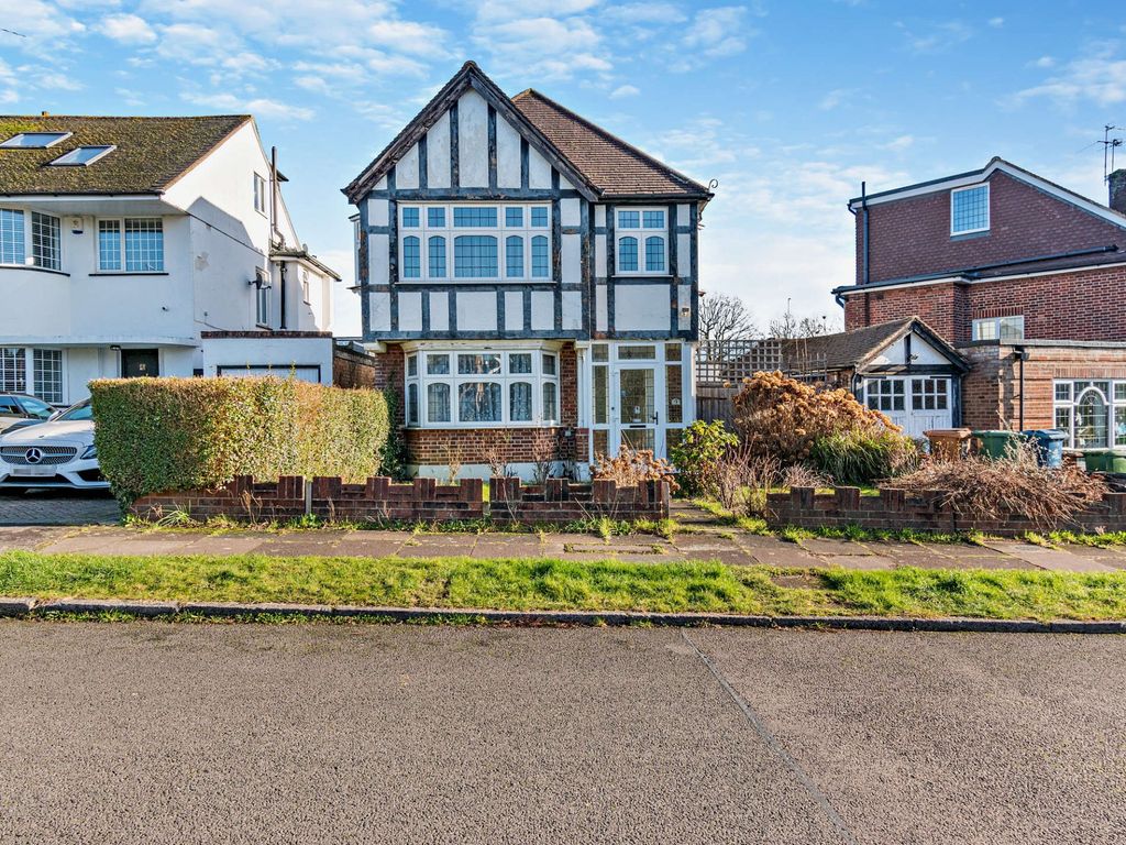 3 bed detached house for sale in Furham Feild, Hatch End, Pinner HA5, £