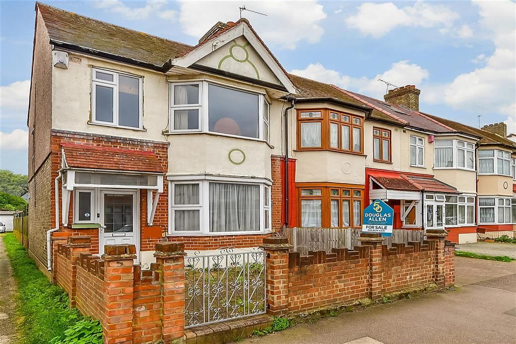 3 bed end terrace house for sale in York Road, London E4, £540,000 Zoopla