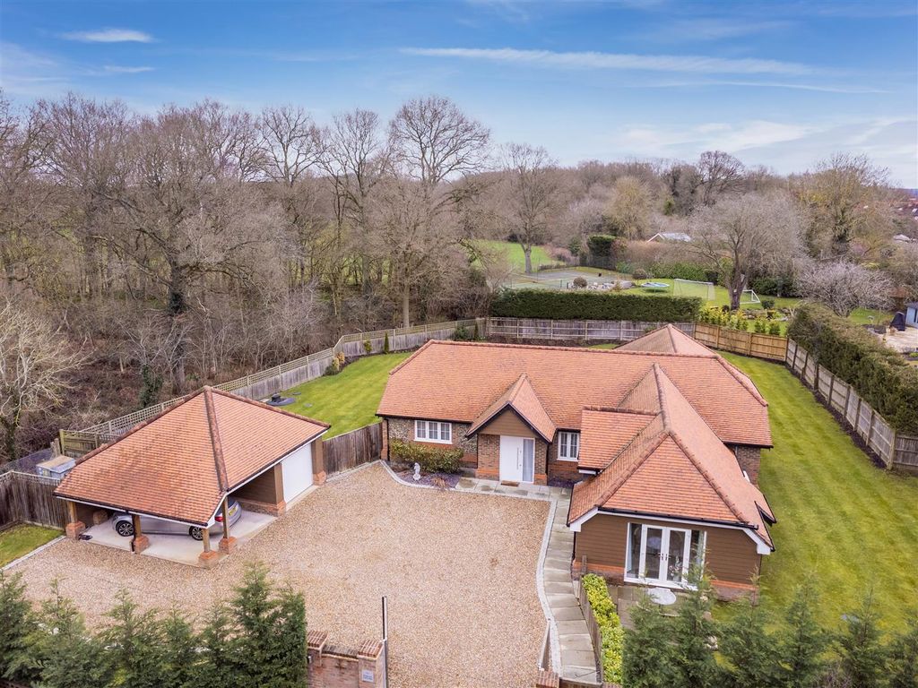 4 bed bungalow for sale in Marlow Road, Pinkneys Green, Maidenhead SL6