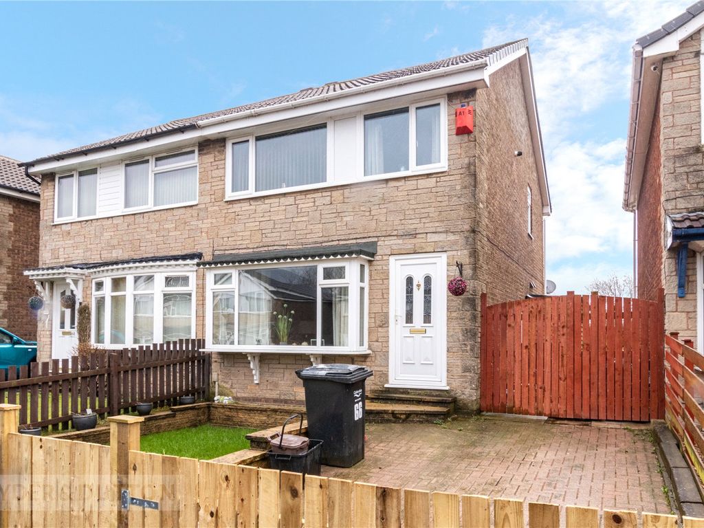3 bed semidetached house for sale in Ashfield Drive, Halifax, West