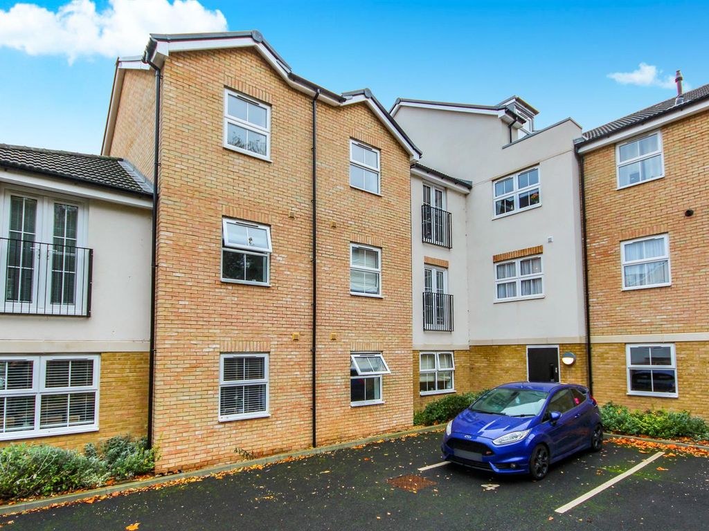 2 bed flat for sale in Station Road, Rushden NN10 Zoopla