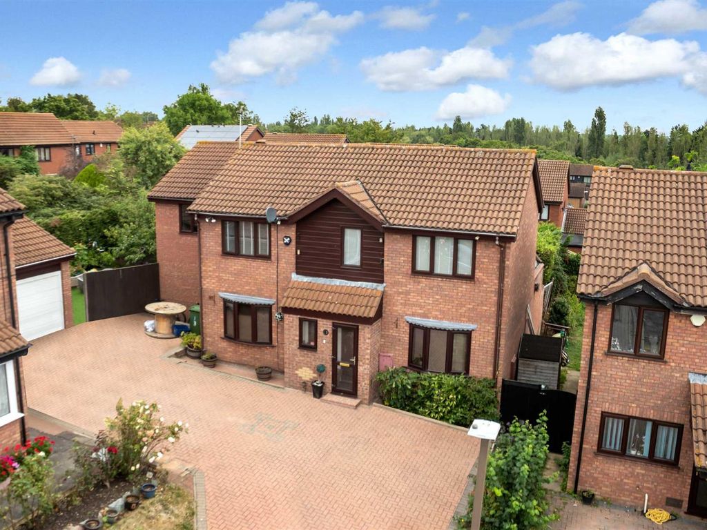 5 bed detached house for sale in The Fleet, Springfield, Milton Keynes