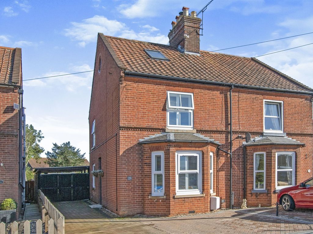 3 bed semidetached house for sale in Happisburgh Road, North Walsham