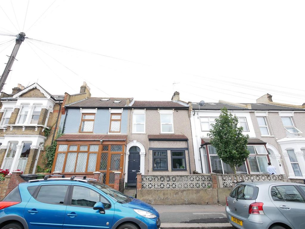 1 bed flat to rent in Erskine Road, Walthamstow E17, £1,500 pcm Zoopla