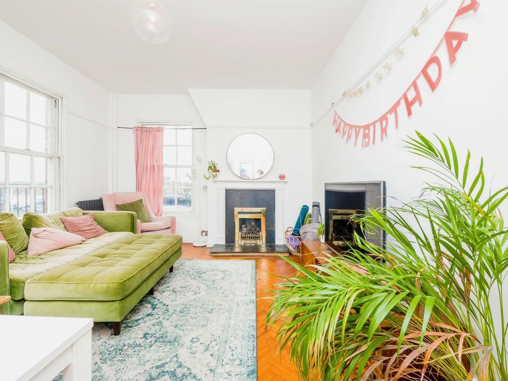 2 bed flat for sale in Westgate Street, Cardiff CF10, £219,000 Zoopla