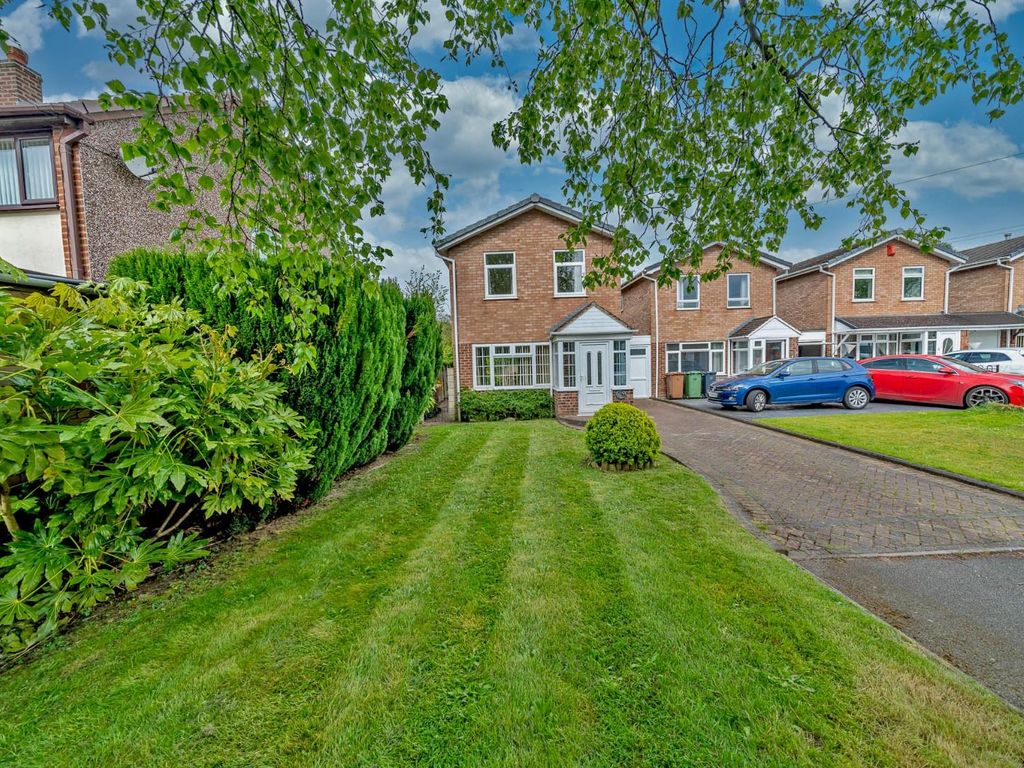 3 bed link detached house for sale in Lawnoaks Close, Brownhills