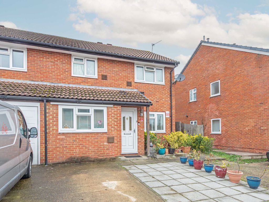 4 bed semidetached house for sale in Heather Close, Isleworth TW7 Zoopla