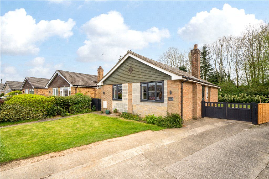 3 bed bungalow for sale in Larkfield Road, Harrogate, North Yorkshire