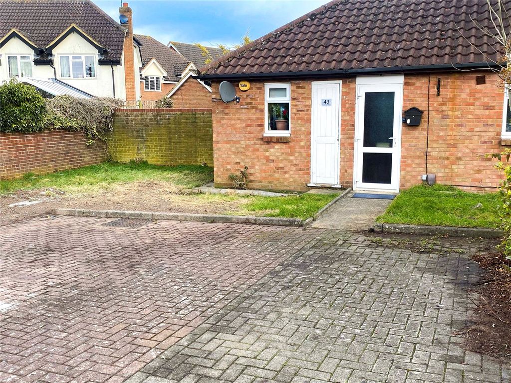 1 bed bungalow for sale in Northview Road, Houghton Regis, Dunstable