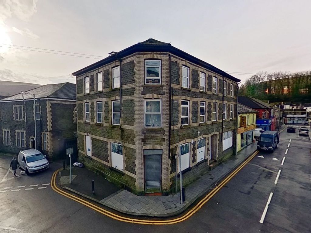 13 bed block of flats for sale in Washington Buildings, Stryd Yr Orsaf