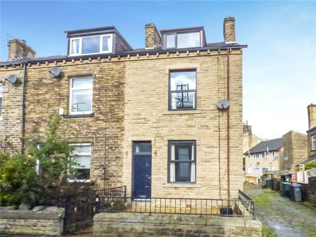 3 bed end terrace house for sale in Leonard Street, Bingley, West