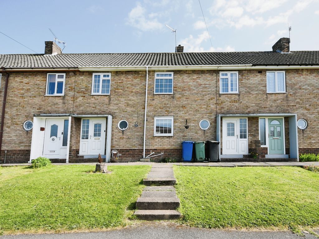 4 bed terraced house for sale in Kirkstone Road, Chesterfield