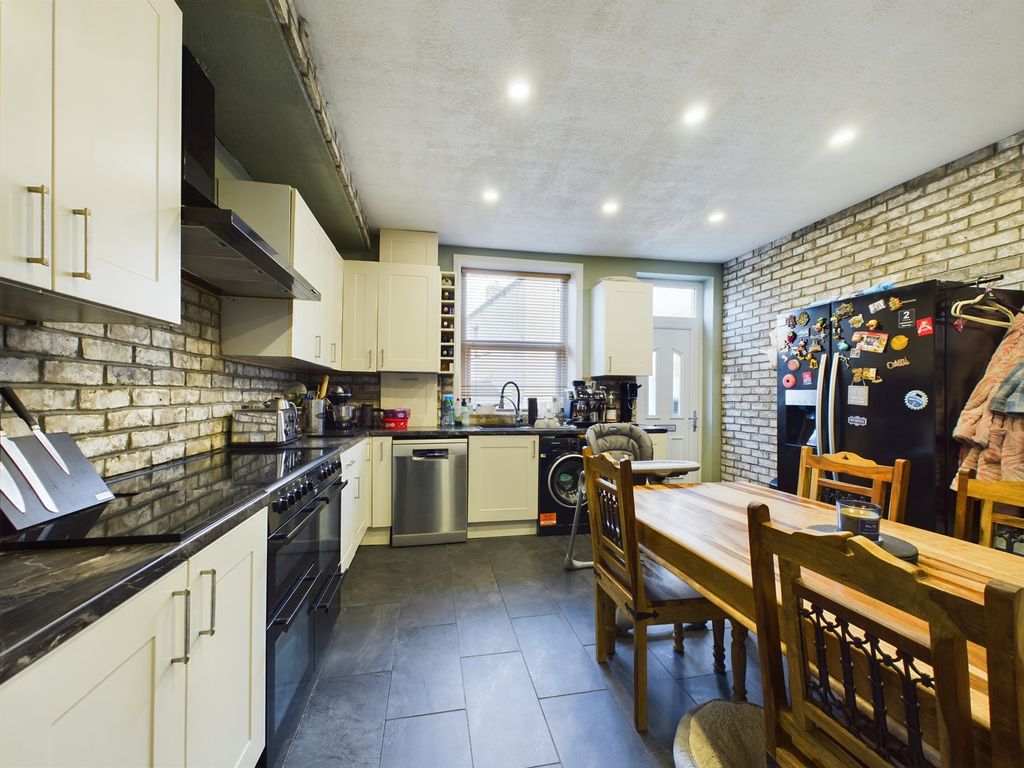 4 bed terraced house for sale in Victoria Avenue, Rothwell, Leeds LS26