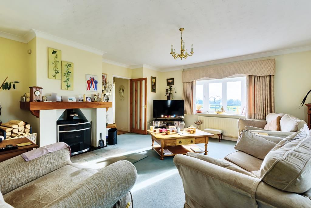 4 bed detached bungalow for sale in Kinnersley, Herefordshire HR3 Zoopla