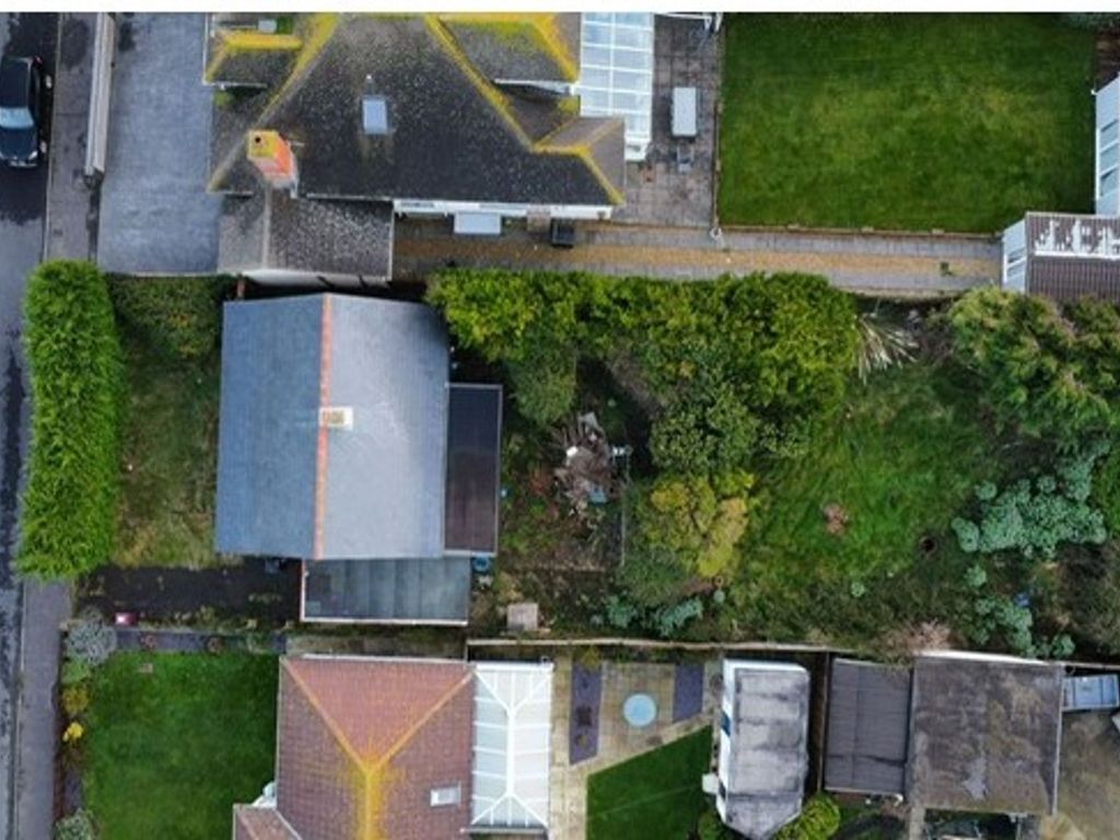 3 bed detached house for sale in First Avenue, Bracklesham Bay PO20, £375,000 Zoopla