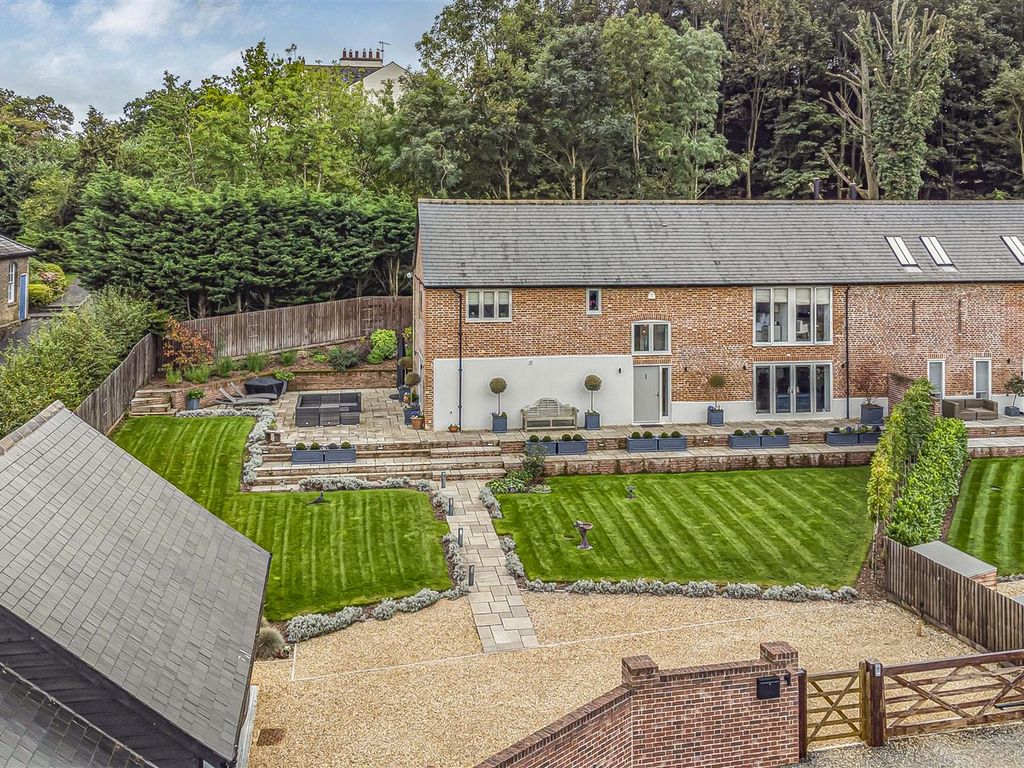 4 bed barn conversion for sale in Benington Park, Benington, Stevenage